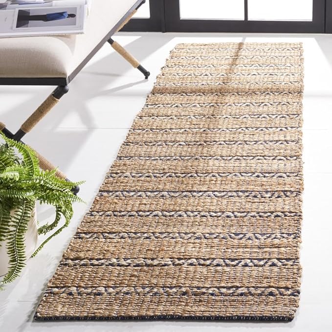 SAFAVIEH Natural Fiber Collection Runner Rug - 8' Runner, Navy & Natural, Farmhouse Design, Ideal for High Traffic Areas in Hallway, Bathroom & Kitchen (NFB655N-28)