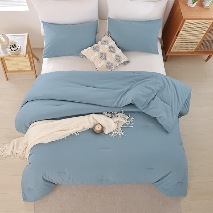 ROSGONIA Oversized King Comforter 120x120, 3pcs Super King Comforter (1 Dusty Blue Comforter & 2 Pillowcases) Lightweight Warm Bedding Blanket Quilt