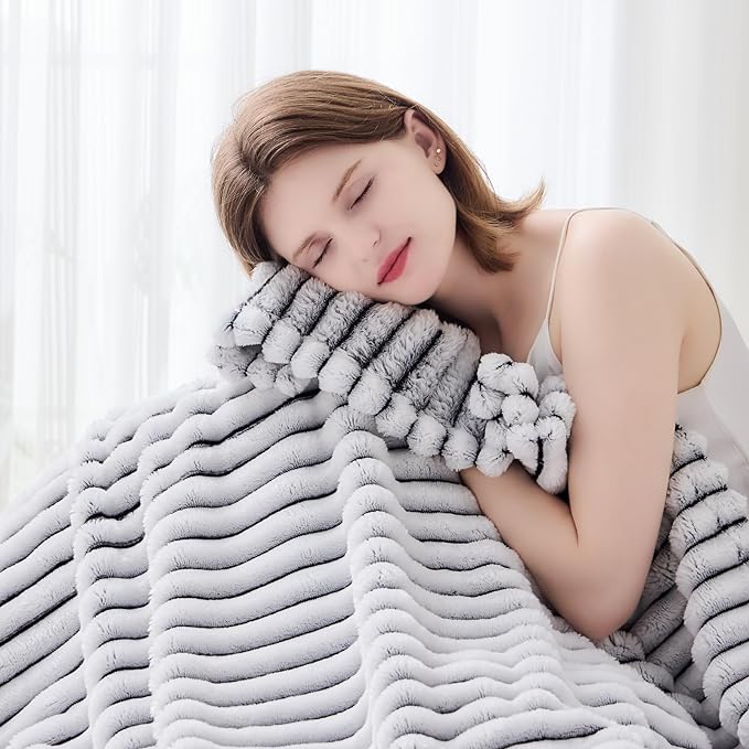 NEWCOSPLAY Super Soft Twin Blanket Black and White Premium Silky Flannel Fleece 3D Ribbed Jacquard Lightweight Bed Blanket All Season Use (Black and White Ribbed, Twin(60"x80"))