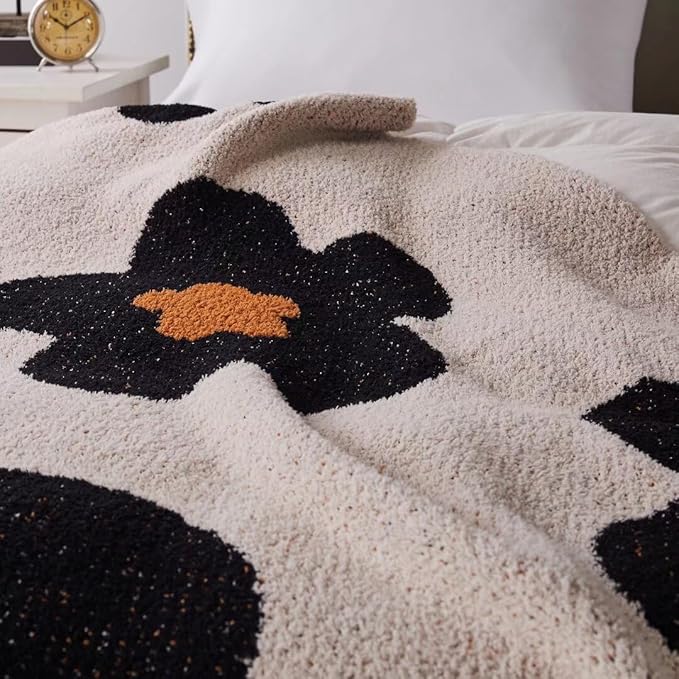GY Blanket Throw Big Flower Pattern Throw Fuzzy Fleece Microfiber for Couch Chairs Sofa Baby Women Home Decorative All Season, 51"x71", Beige
