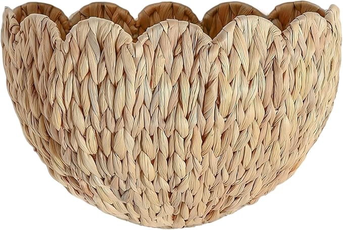 Scalloped Hanging Wicker Baskets for Wall, Scalloped Home Decor, Hanging Woven Rattan Wall Basket for Flowers Front Door Bathroom Storage (Water Hyacinth 1PC)