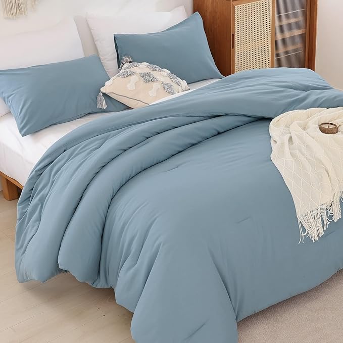 ROSGONIA Oversized King Comforter 120x120, 3pcs Super King Comforter (1 Dusty Blue Comforter & 2 Pillowcases) Lightweight Warm Bedding Blanket Quilt
