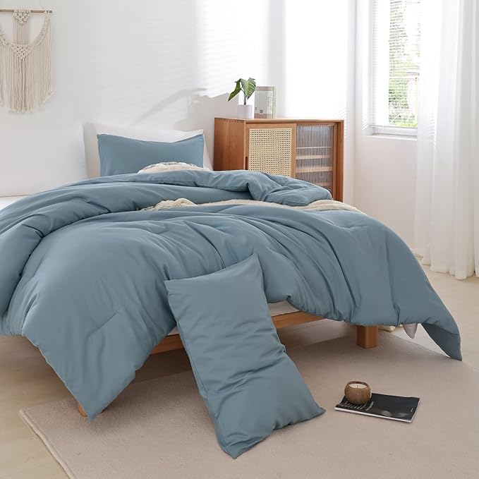 ROSGONIA Oversized King Comforter Dusty Blue, 3pcs (1 Boho Comforter & 2 Pillowcases) Lightweight Oversized King Size Comforter Sets Bedding Blanket