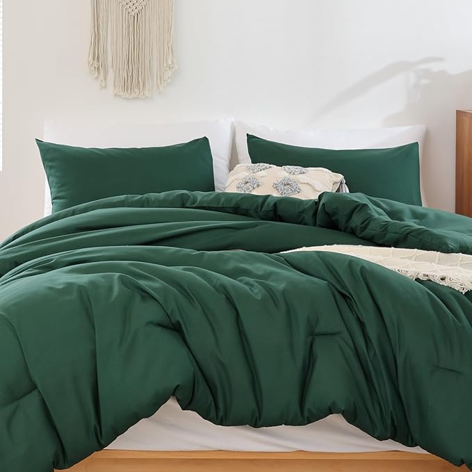 ROSGONIA Oversized King Comforter 120x120, 3pcs Super King Comforter (1 Dark Green Comforter & 2 Pillowcases) Lightweight Warm Bedding Set Quilt