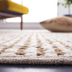 SAFAVIEH Natura Collection Area Rug - 6' x 9', Beige & Ivory, Transitional Design, Ideal for High Traffic Areas in Living Room, Bedroom & Dining Room (NAT349B-6)