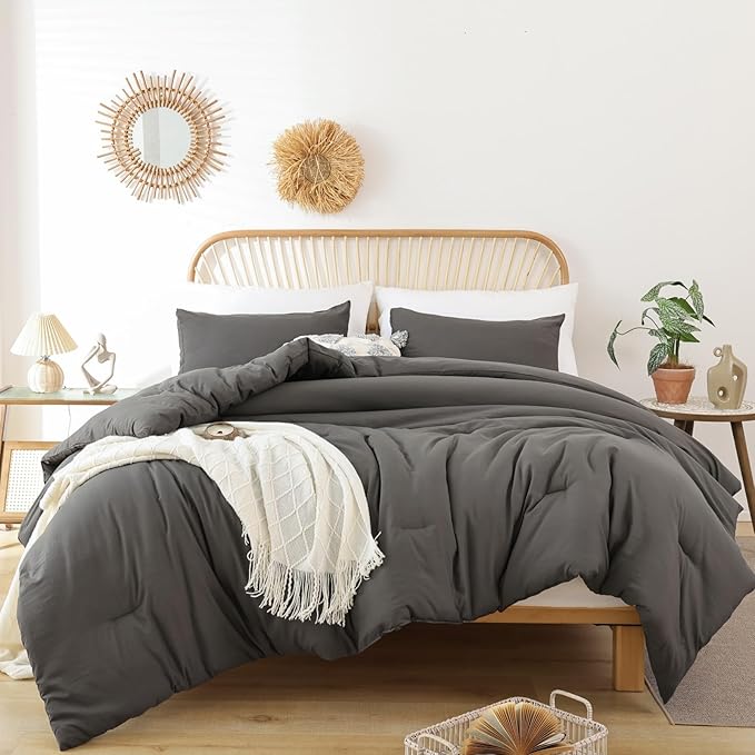 ROSGONIA Oversized King Comforter 120x120, 3pcs Super King Comforter (1 Dark Gray Comforter & 2 Pillowcases) Lightweight Warm Bedding Blanket Quilt