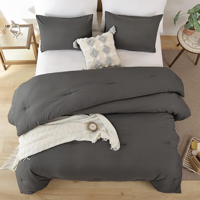 ROSGONIA Oversized King Comforter 120x120, 3pcs Super King Comforter (1 Dark Gray Comforter & 2 Pillowcases) Lightweight Warm Bedding Blanket Quilt