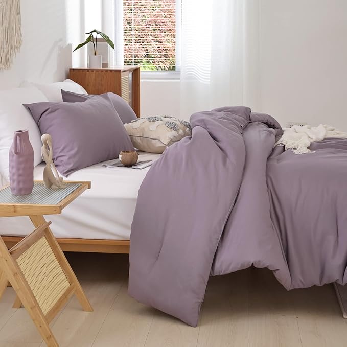ROSGONIA Oversized King Comforter 120x120, 3pcs Super King Comforter (1 Dusty Purple Comforter & 2 Pillowcases) Lightweight Warm Bedding Blanket