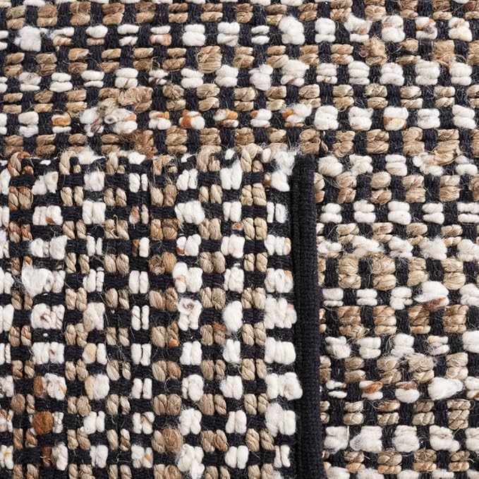 SAFAVIEH Natura Collection Area Rug - 6' x 9', Black & Ivory, Transitional Design, Ideal for High Traffic Areas in Living Room, Bedroom & Dining Room (NAT349Z-6)
