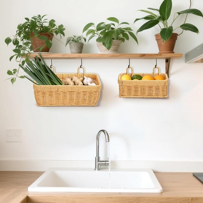 ZEAYEA Set of 2 Cute Small Wall Hanging Basket, Hand-Woven Hanging Organizer Basket for Onion Garlic, Boho Plastic Fruit Storage Baskets with Hanger for Kitchen Bathroom Laundry Living Room Home Decor