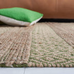 SAFAVIEH Natural Fiber Collection Accent Rug - 4' x 6', Green & Natural, Handmade Boho Farmhouse Rustic Jute & Cotton, Ideal for High Traffic Areas in Entryway, Living Room, Bedroom (NFB653Y)