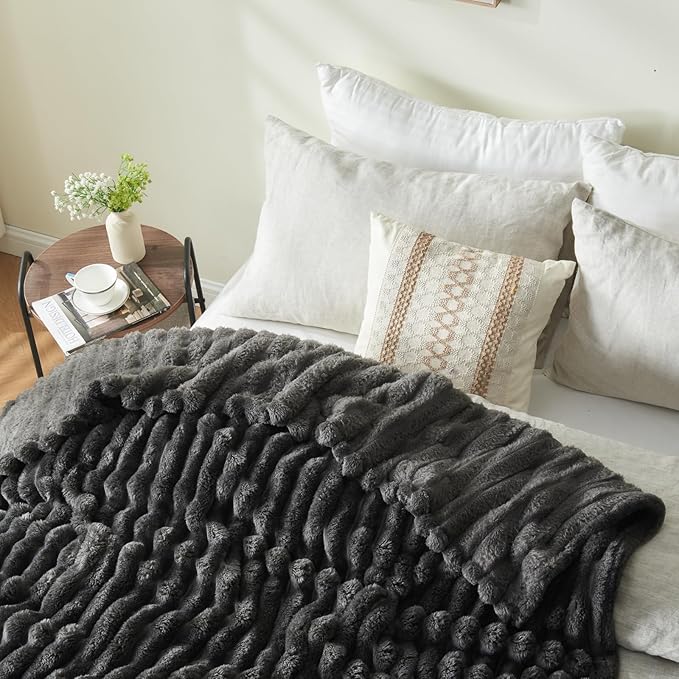 NEWCOSPLAY Super Soft King Blanket Grey Premium Silky Flannel Fleece 3D Ribbed Jacquard Lightweight Bed Blanket All Season Use (Grey Ribbed, King(90"x110"))