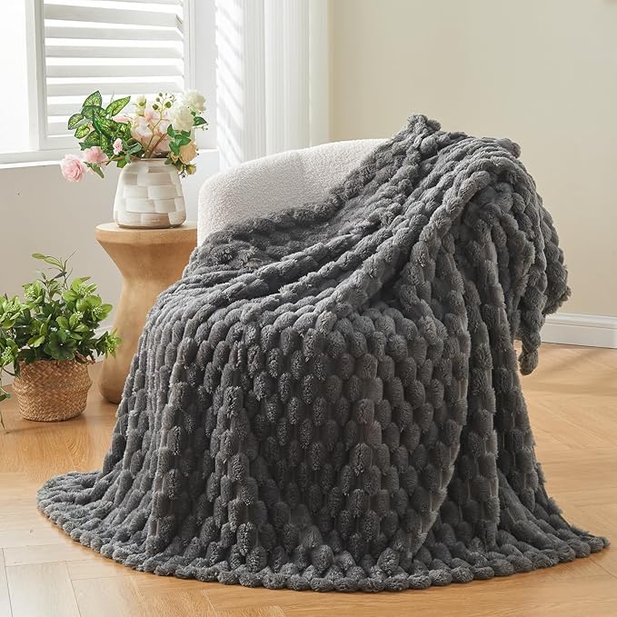 NEWCOSPLAY Super Soft King Blanket Grey Premium Silky Flannel Fleece 3D Clouds Stylish Jacquard Lightweight Bed Blanket All Season Use 350GSM (Grey, King(90"x110"))