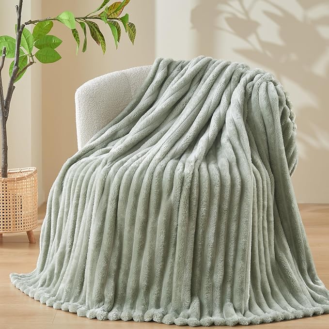 NEWCOSPLAY Super Soft King Blanket Sage Green Premium Silky Flannel Fleece 3D Ribbed Jacquard Lightweight Bed Blanket All Season Use (Sage Green Ribbed, King(90"x110"))