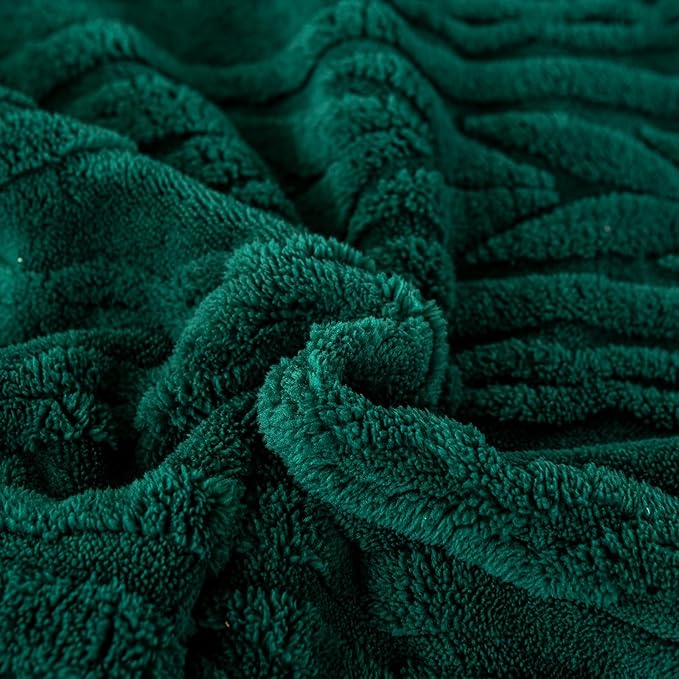 YUSOKI Sherpa Large Throw Blanket Single Layer,Light Weight(1.7lb),370GMS-3D Stylish Design for Gift Home Decor (Forest Green,50"x65")