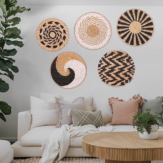 HJJWNDDNG 5 Pack Boho Wall Basket Decor Set, Hanging Woven Seagrass Rattan Wicker Boho Wall Decor, Round Farmhouse Wall Hanging Baskets Rustic Flat Wall Art for Living Room Bedroom Kitchen