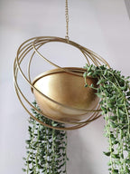 RISEON Boho Gold Metal Plant Hanger,Metal Geometric Hanging Planter, Modern Planter, Mid Century Air Plant Holder Stand, Minimalist Planter for Indoor Outdoor Home Wedding Decor (Gold)