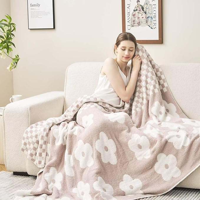 Checkered Throw Blanket, Beige Super Soft Knit Breathable Throw Blanket, Cozy Fluffy Reversible Checkerboard Flower Fuzzy Blanket for Couch Sofa Bed Living Room Decor 60 x 80 Inch