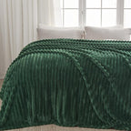 NEWCOSPLAY Super Soft Throw Blanket Dark Green Premium Silky Flannel Fleece 3D Ribbed Jacquard Lightweight Bed Blanket All Season Use (Dark Green Ribbed, Throw(50"x60"))