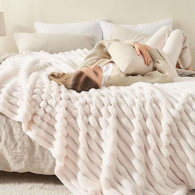 NEWCOSPLAY Super Soft King Blanket Ivory Premium Silky Flannel Fleece 3D Ribbed Jacquard Lightweight Bed Blanket All Season Use (Ivory Ribbed, King(90"x110"))
