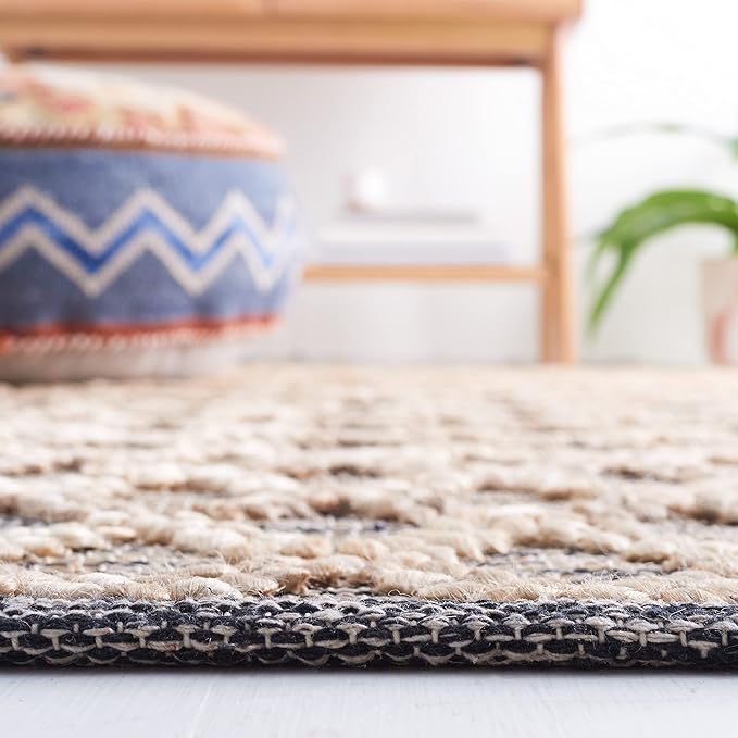 SAFAVIEH Natural Fiber Collection Accent Rug - 4' x 6', Natural & Black, Flat Weave Farmhouse Geometric Jute Design, Ideal for High Traffic Areas in Entryway, Living Room, Bedroom (NF382A)