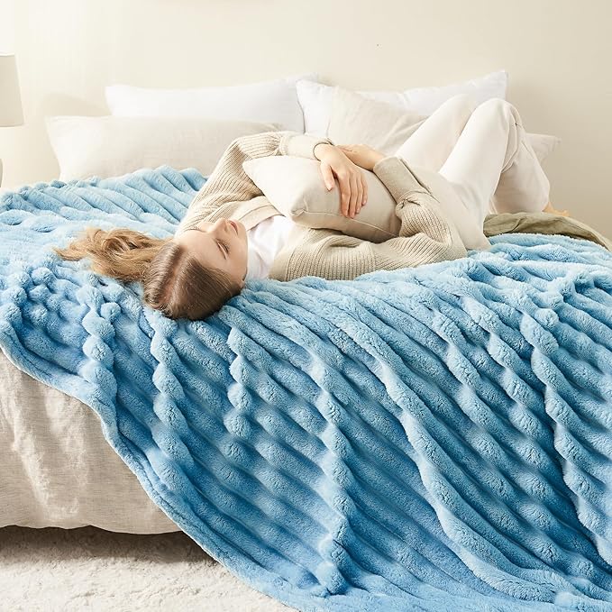 NEWCOSPLAY Super Soft Queen Blanket Blue Premium Silky Flannel Fleece 3D Ribbed Jacquard Lightweight Bed Blanket All Season Use (Blue Ribbed, Queen(90"x90"))