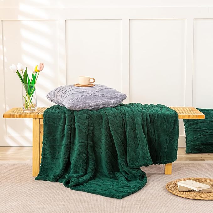 YUSOKI Sherpa Large Throw Blanket Single Layer,Light Weight(1.7lb),370GMS-3D Stylish Design for Gift Home Decor (Forest Green,50"x65")