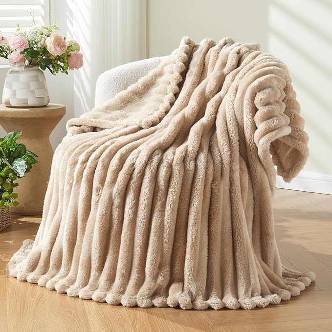 NEWCOSPLAY Super Soft King Blanket Brown Premium Silky Flannel Fleece 3D Ribbed Jacquard Lightweight Bed Blanket All Season Use (Brown Ribbed, King(90"x110"))