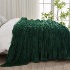 NEWCOSPLAY Super Soft Queen Blanket Dark Green Premium Silky Flannel Fleece 3D Ribbed Jacquard Lightweight Bed Blanket All Season Use (Dark Green Ribbed, Queen(90"x90"))