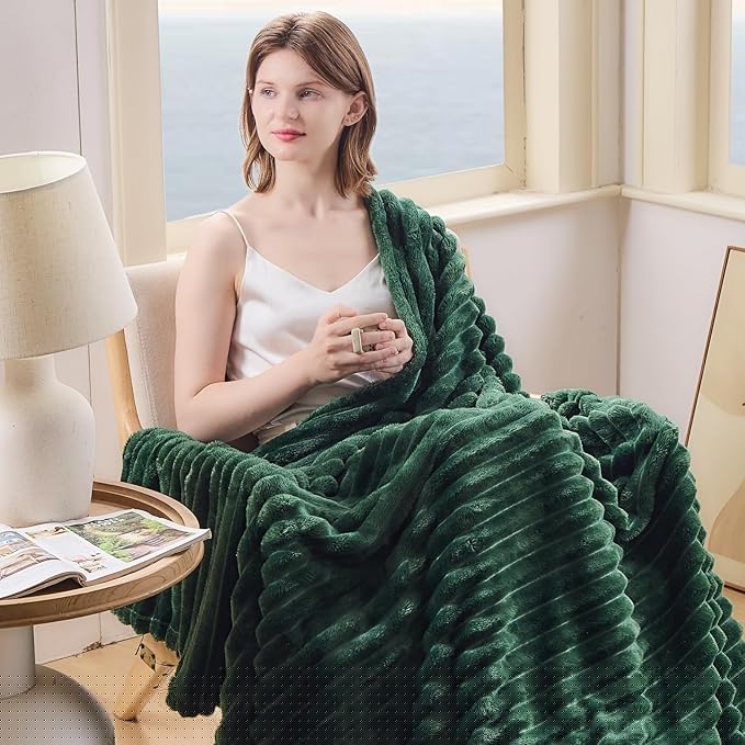 NEWCOSPLAY Super Soft King Blanket Dark Green Premium Silky Flannel Fleece 3D Ribbed Jacquard Lightweight Bed Blanket All Season Use (Dark Green Ribbed, King(90"x110"))