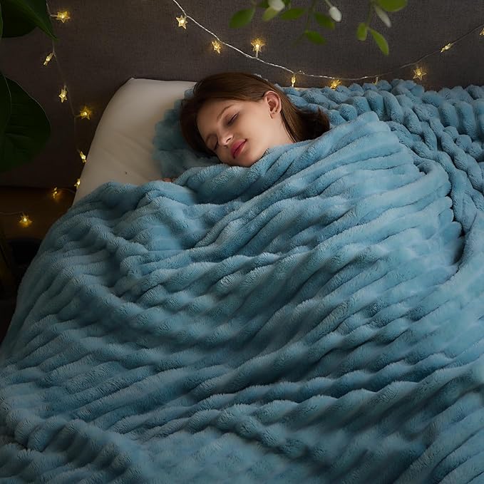 NEWCOSPLAY Super Soft Queen Blanket Blue Premium Silky Flannel Fleece 3D Ribbed Jacquard Lightweight Bed Blanket All Season Use (Blue Ribbed, Queen(90"x90"))