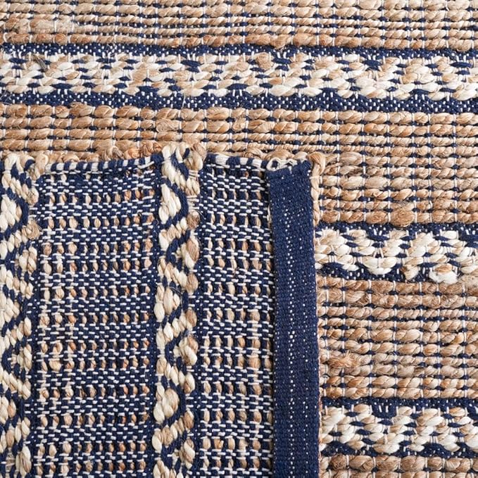 SAFAVIEH Natural Fiber Collection Runner Rug - 8' Runner, Navy & Natural, Farmhouse Design, Ideal for High Traffic Areas in Hallway, Bathroom & Kitchen (NFB655N-28)