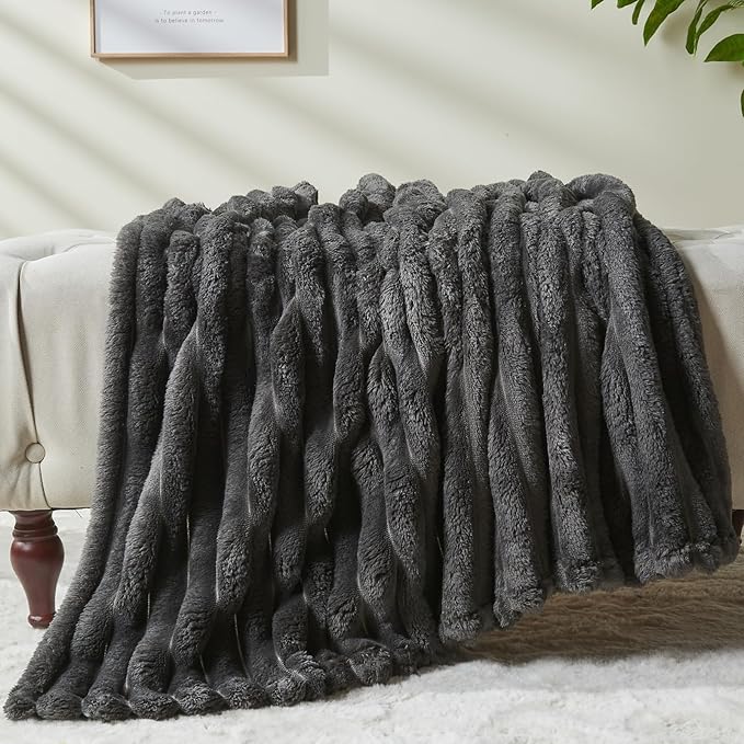 NEWCOSPLAY Super Soft King Blanket Grey Premium Silky Flannel Fleece 3D Ribbed Jacquard Lightweight Bed Blanket All Season Use (Grey Ribbed, King(90"x110"))