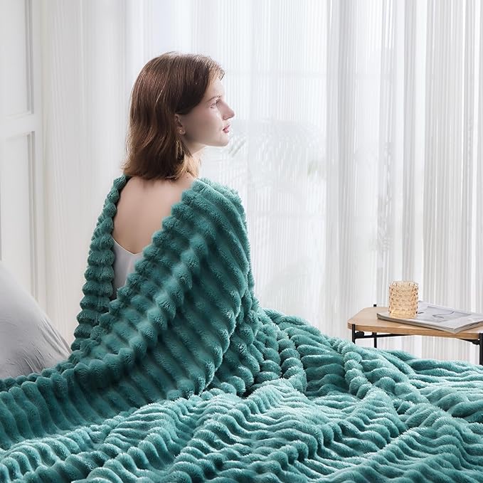 NEWCOSPLAY Super Soft King Blanket Light Teal Premium Silky Flannel Fleece 3D Ribbed Jacquard Lightweight Bed Blanket All Season Use (Light Teal Ribbed, King(90"x110"))