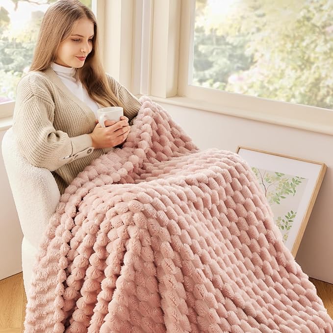 NEWCOSPLAY Super Soft Queen Blanket Pink Premium Silky Flannel Fleece 3D Clouds Stylish Jacquard Lightweight Bed Blanket All Season Use 350GSM (Pink, Queen(90"x90"))