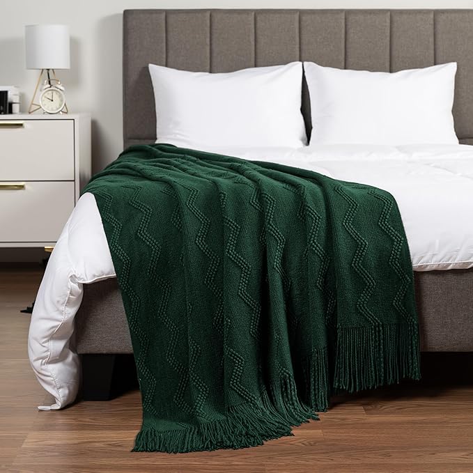 PAVILIA Emerald Green Knit Throw Blanket for Couch, Twin Bed, Soft Knitted Farmhouse Sofa Throw for Living Room, Lightweight Decorative Summer Blanket for Chair, Outdoor Textured Boho Blanket, 60x80