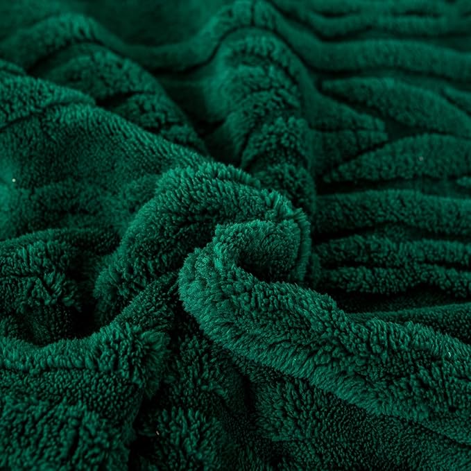 YUSOKI Twin XL Blanket Single Layer,Weight(3.1lb),370GMS-3D Stylish Design for Gift Home Decor (Forest Green,65"x90")