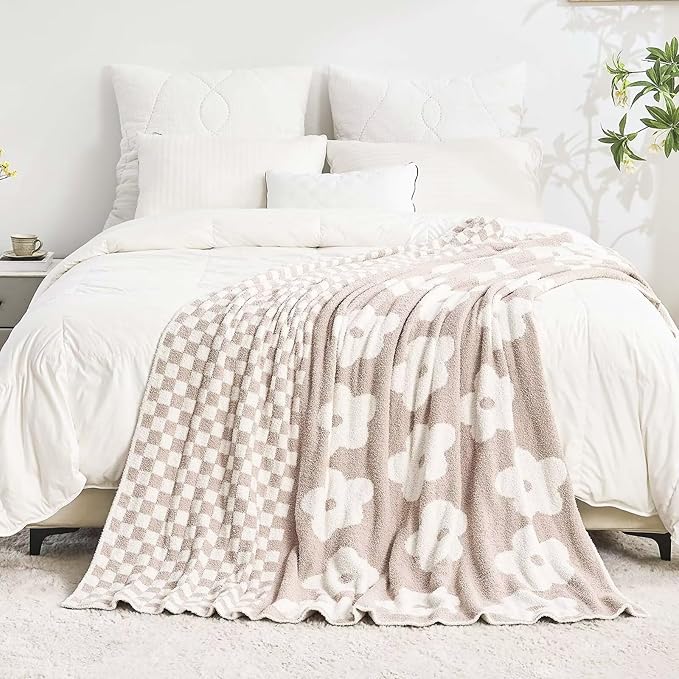Checkered Throw Blanket, Beige Super Soft Knit Breathable Throw Blanket, Cozy Fluffy Reversible Checkerboard Flower Fuzzy Blanket for Couch Sofa Bed Living Room Decor 60 x 80 Inch