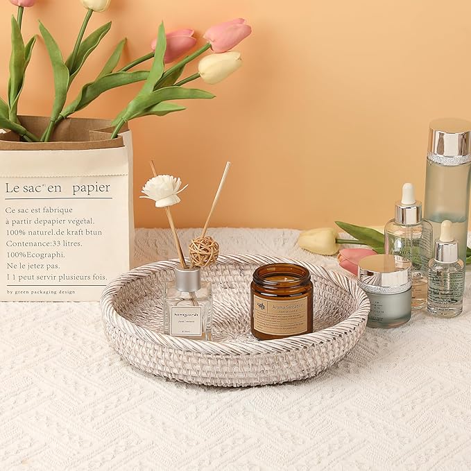 Hipiwe Key Basket Bowl for Entryway 10" Round Woven Wicker Fruit Tray Serving Tray Decorative Storage Organizer for Wallet Cellphone Basket Bowl for Kitchen Living Room, Medium