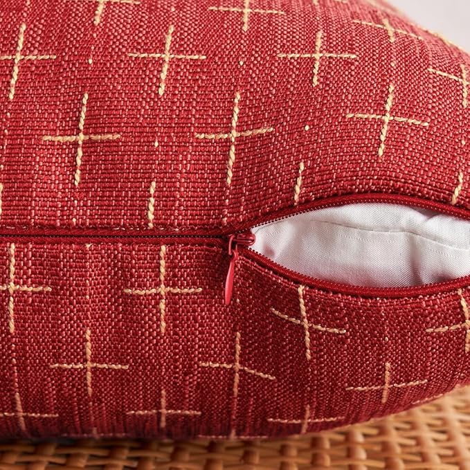 MIULEE Pack of 2 Christmas Decorative Burlap Linen Throw Pillow Covers Modern Farmhouse Pillowcase Rustic Woven Textured Cushion Cover for Sofa Couch Bed 18x18 Inch Christmas Red
