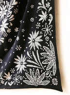 Neasow Bohemian Tapestry Wall Hanging,Black and White Floral Tapestry with Dotted Daisy Medallion Print Bedroom Boho Hippie Home Decor, 70×90 inches
