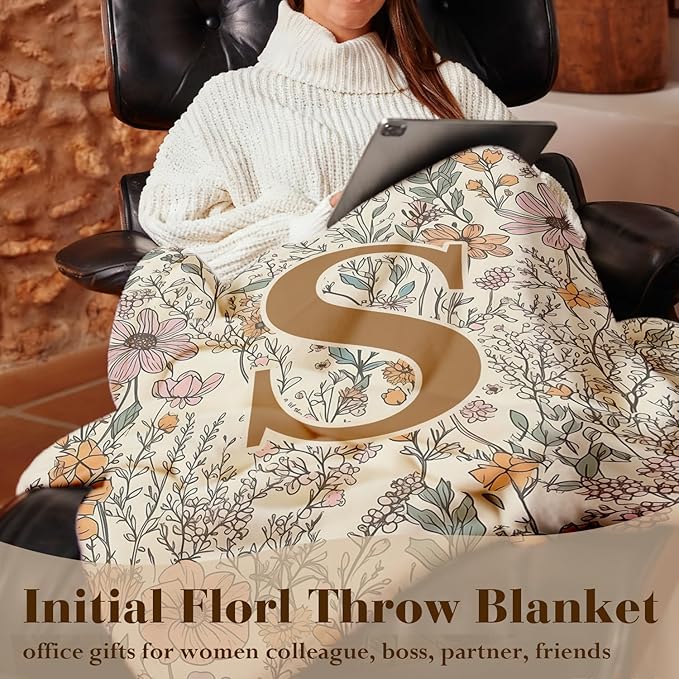 JXREQ Throw Blanket Initial Letter S Personalized Monogrammed Gifts for Women Teen Girls Frends, Boho Floral Throw Blankets for Bed Sofa Living Room Office, 50x60 Inch