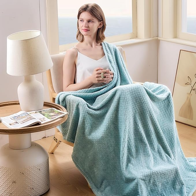 NEWCOSPLAY Super Soft Throw Blanket Mint Green Premium Silky Flannel Fleece Leaves Pattern Lightweight Bed Blanket All Season Use (Mint Green, Throw(40"x50"))