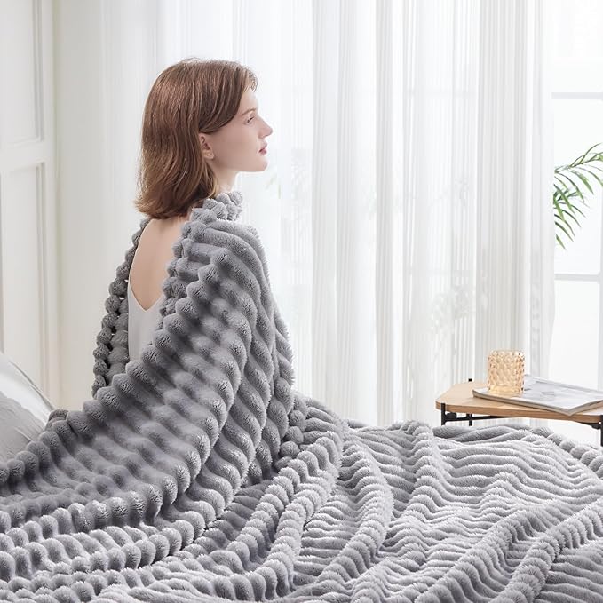 NEWCOSPLAY Super Soft King Blanket Light Grey Premium Silky Flannel Fleece 3D Ribbed Jacquard Lightweight Bed Blanket All Season Use (Light Grey Ribbed, King(90"x110"))