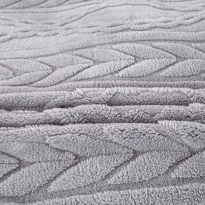 YUSOKI Twin XL Blanket Single Layer,Weight(3.1lb),370GMS-3D Stylish Design for Gift Home Decor (Light Grey,65"x90")