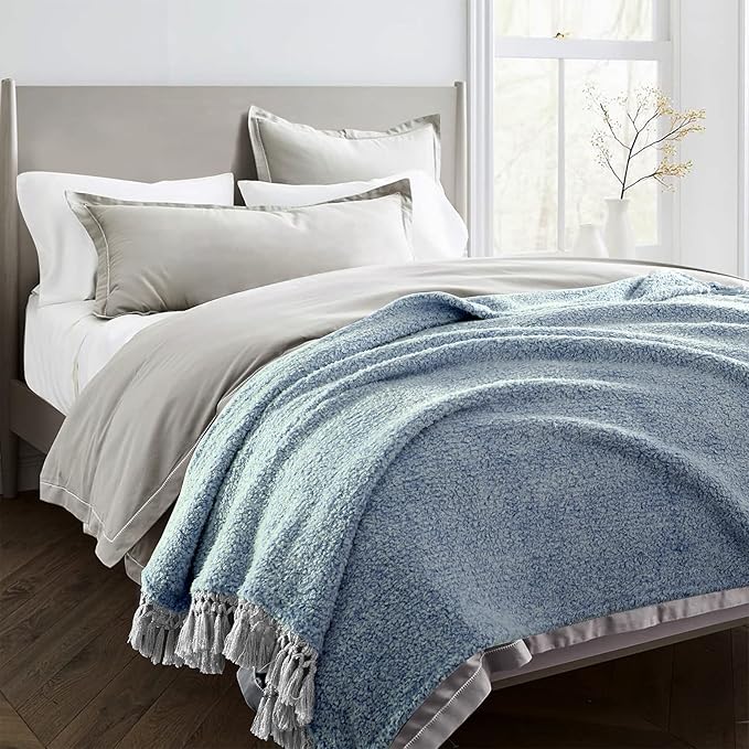 Ultra Soft Fleece Sherpa Blanket King Size,Lightweight Cozy Boho Bed Blanket with Decorative Tassel, Pattern Reversible, 2 Tones Ombre Blue,104”x90”