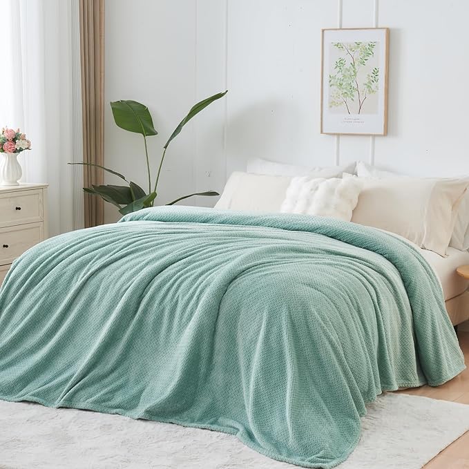 NEWCOSPLAY Super Soft Queen Blanket New Sage Green Premium Silky Flannel Fleece Leaves Pattern Lightweight Bed Blanket All Season Use (New Sage Green, Queen(90"x90"))
