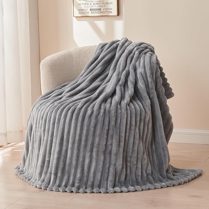 NEWCOSPLAY Super Soft King Blanket Light Grey Premium Silky Flannel Fleece 3D Ribbed Jacquard Lightweight Bed Blanket All Season Use (Light Grey Ribbed, King(90"x110"))