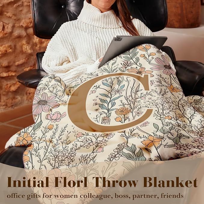 JXREQ Throw Blanket Initial Letter C Personalized Monogrammed Gifts for Women Teen Girls Frends, Boho Floral Throw Blankets for Bed Sofa Living Room Office, 50x60 Inch