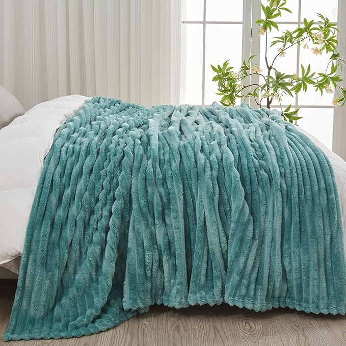 NEWCOSPLAY Super Soft King Blanket Light Teal Premium Silky Flannel Fleece 3D Ribbed Jacquard Lightweight Bed Blanket All Season Use (Light Teal Ribbed, King(90"x110"))